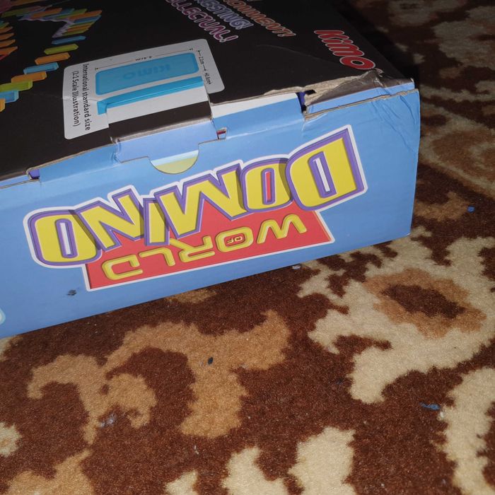 Duży tor kulkowy i domino