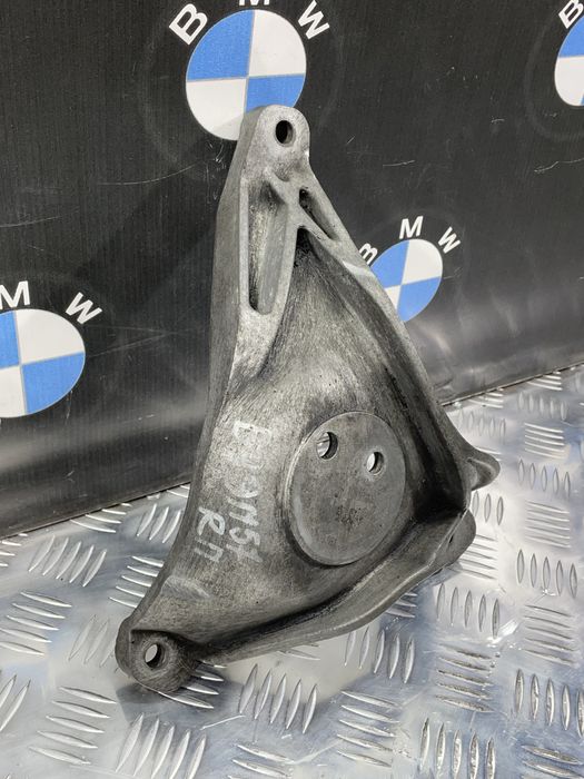 Лапа двигуна права BMW E39 Код:1062