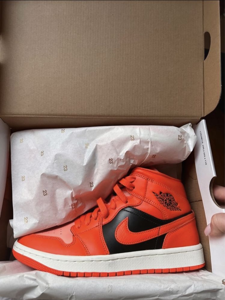 Nike Air Jordan 1 mid se rush orange