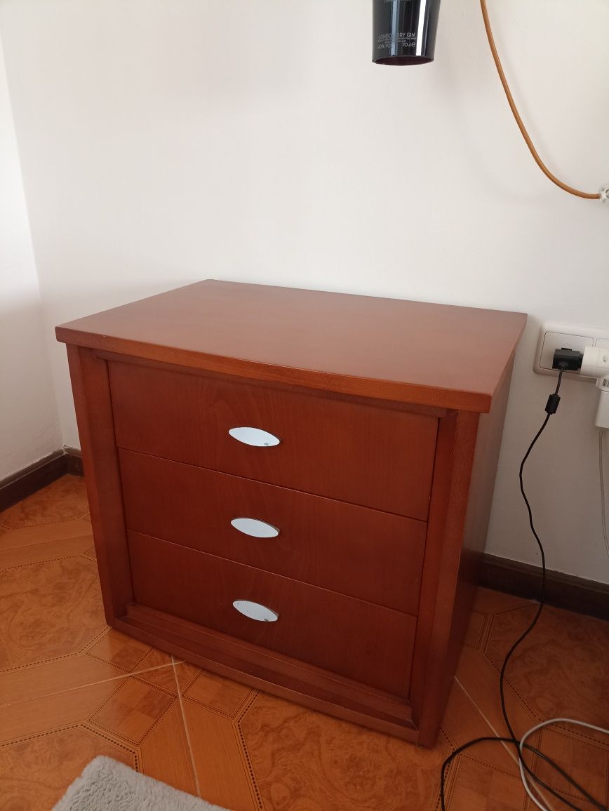 Mobília de quarto em madeira maciça de Cerejeira