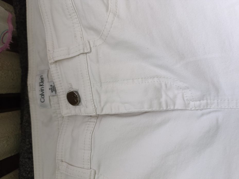 Продам белые джинсы Calvin Klein