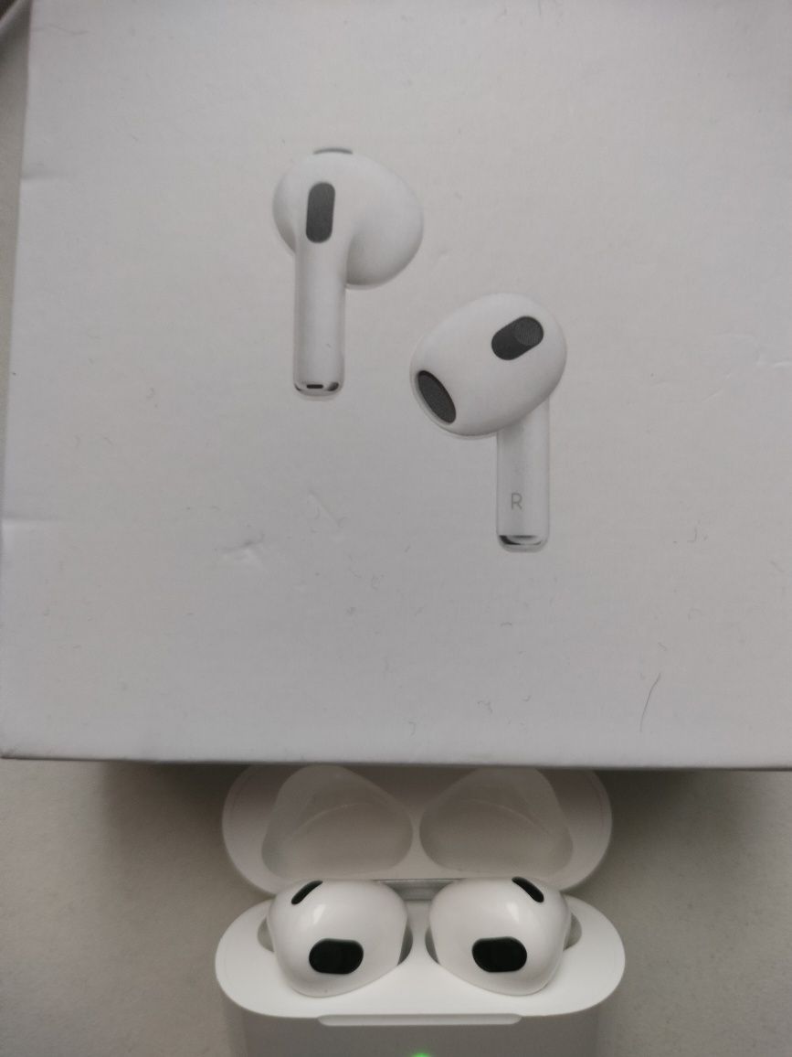 AirPods 3 Gen białe