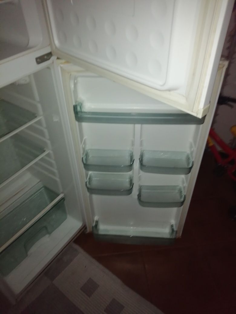 Frigorífico usado em bom estado (negociável)