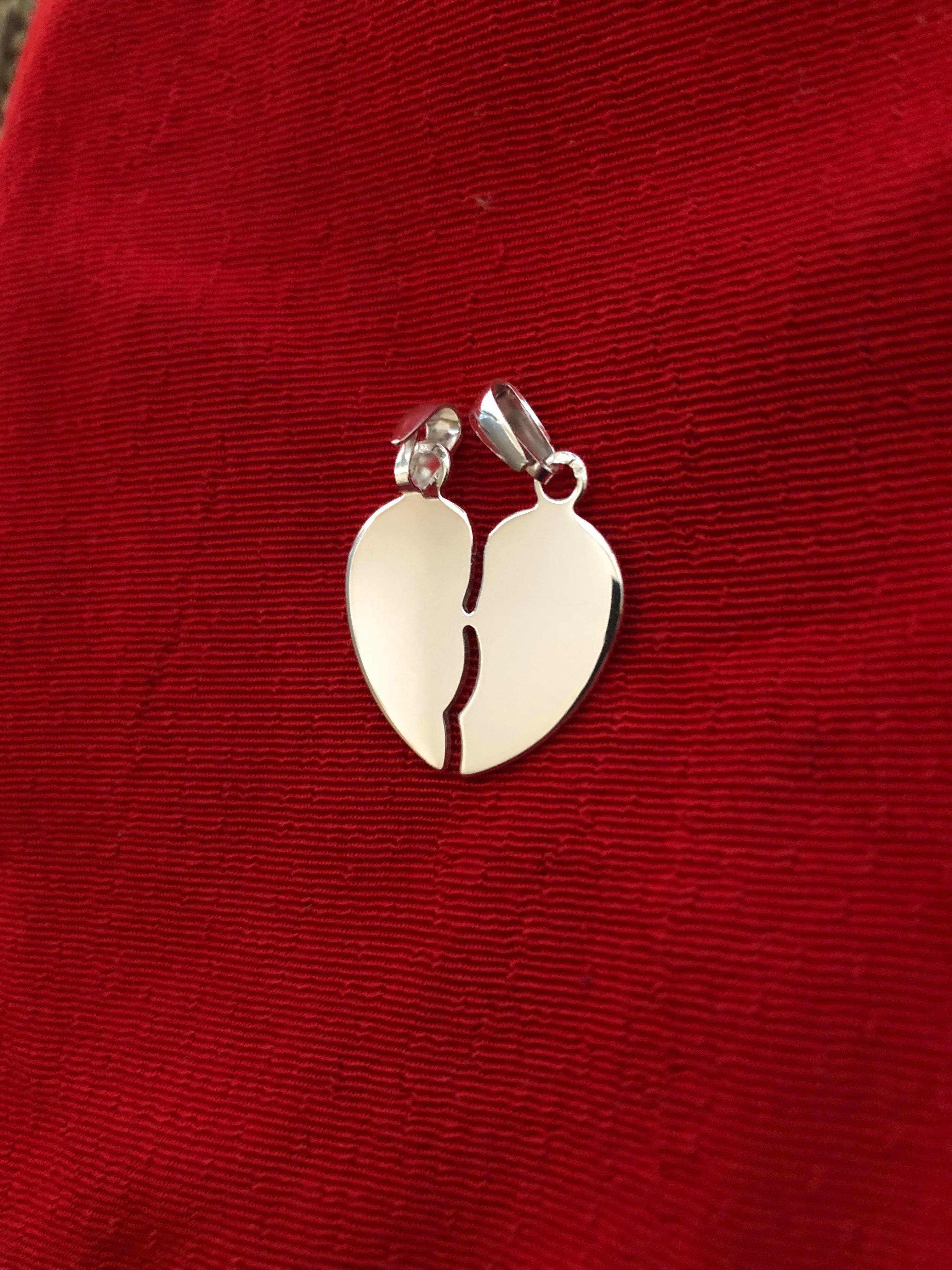 2 pendentes em prata - 1 coração, 2 metades - Novo