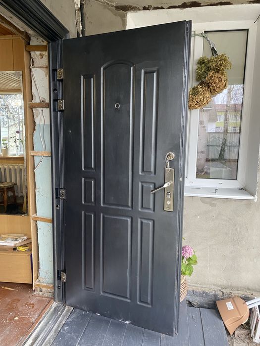 Вхідні двері металеві Б/У