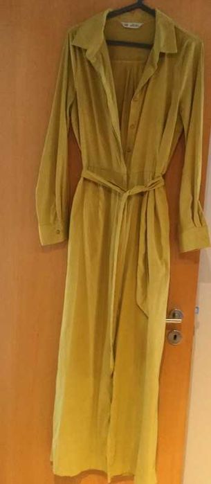 Macacão amarelo, jumpsuit muito atual.