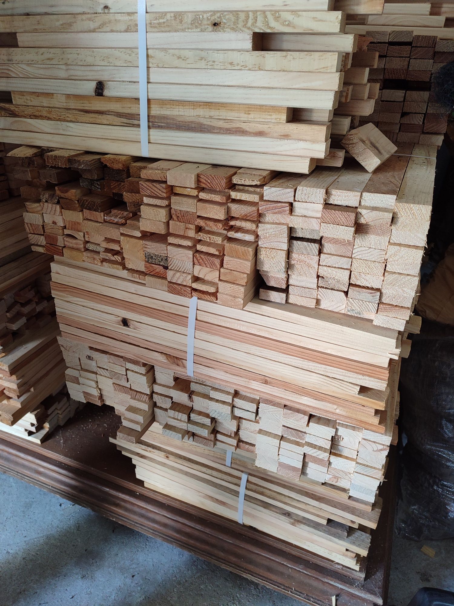 Madeira em ripas para  bricolage