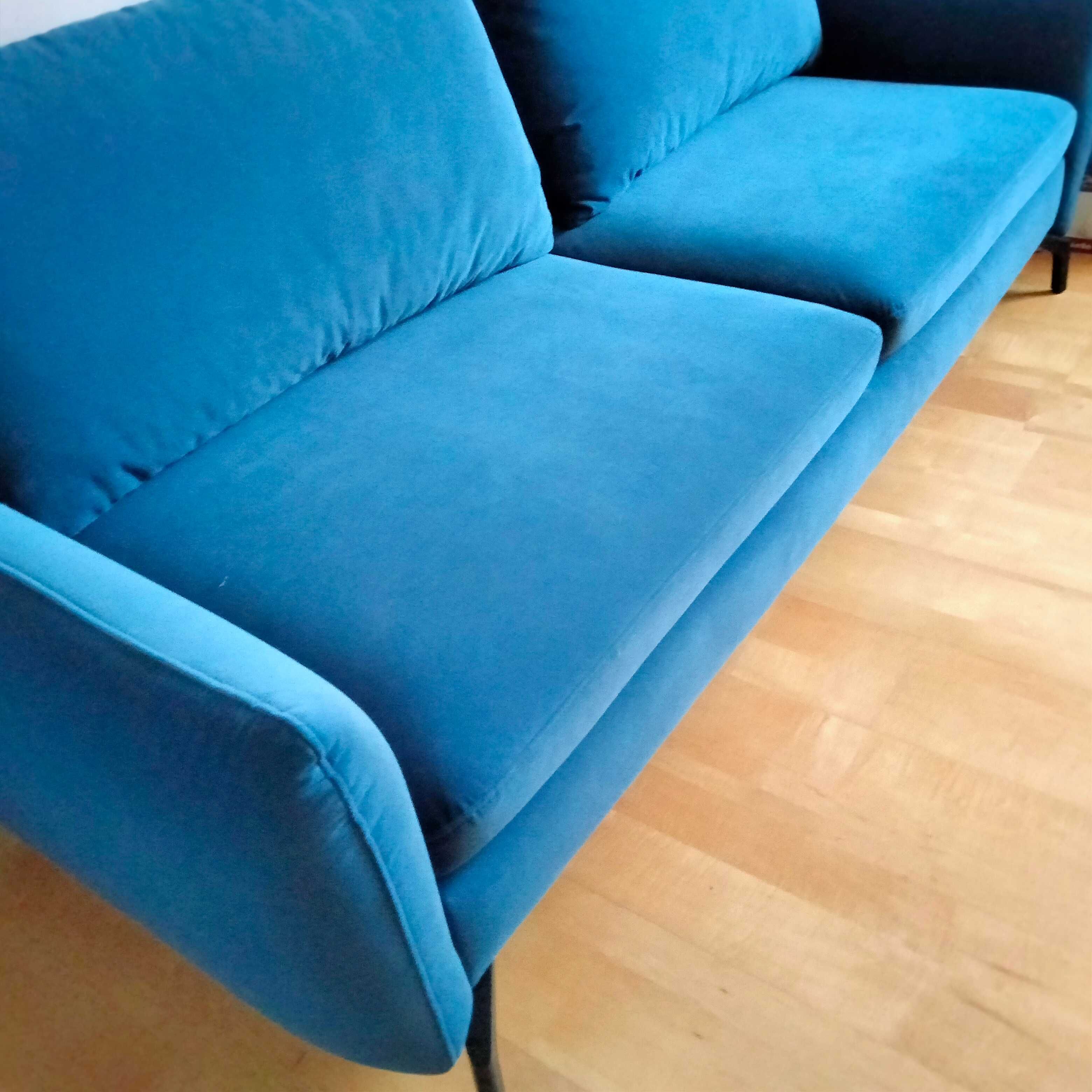 Rozkładana sofa -morski kolor weluru. Schowek na pościel. Jak nowa.