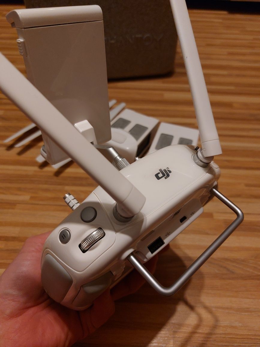 DJI Phantom 4 cały zestaw 2 baterie