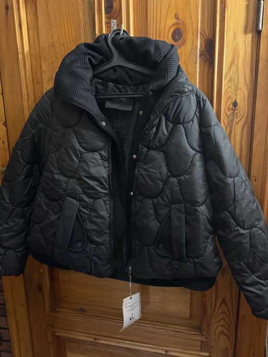 Чорна жіноча куртка демісезон