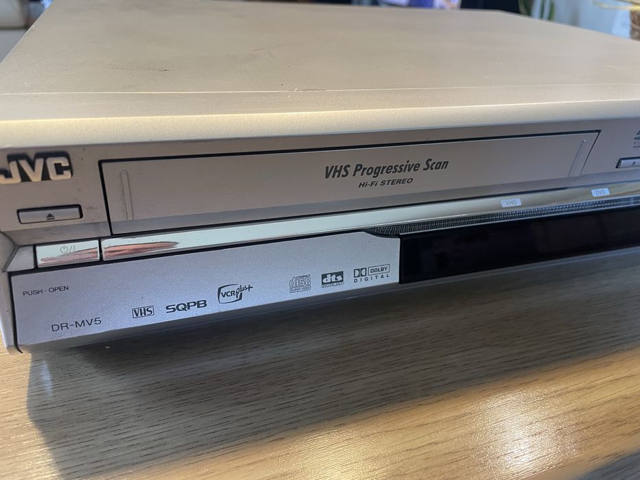 Nagrywarka VHS -DVD firmy JVC DR-MV55U