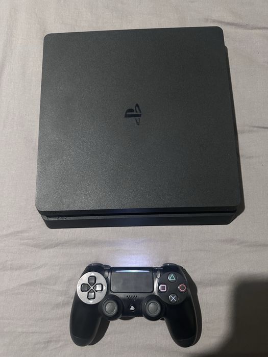 Playstation 4 Slim de 1TB + Comando