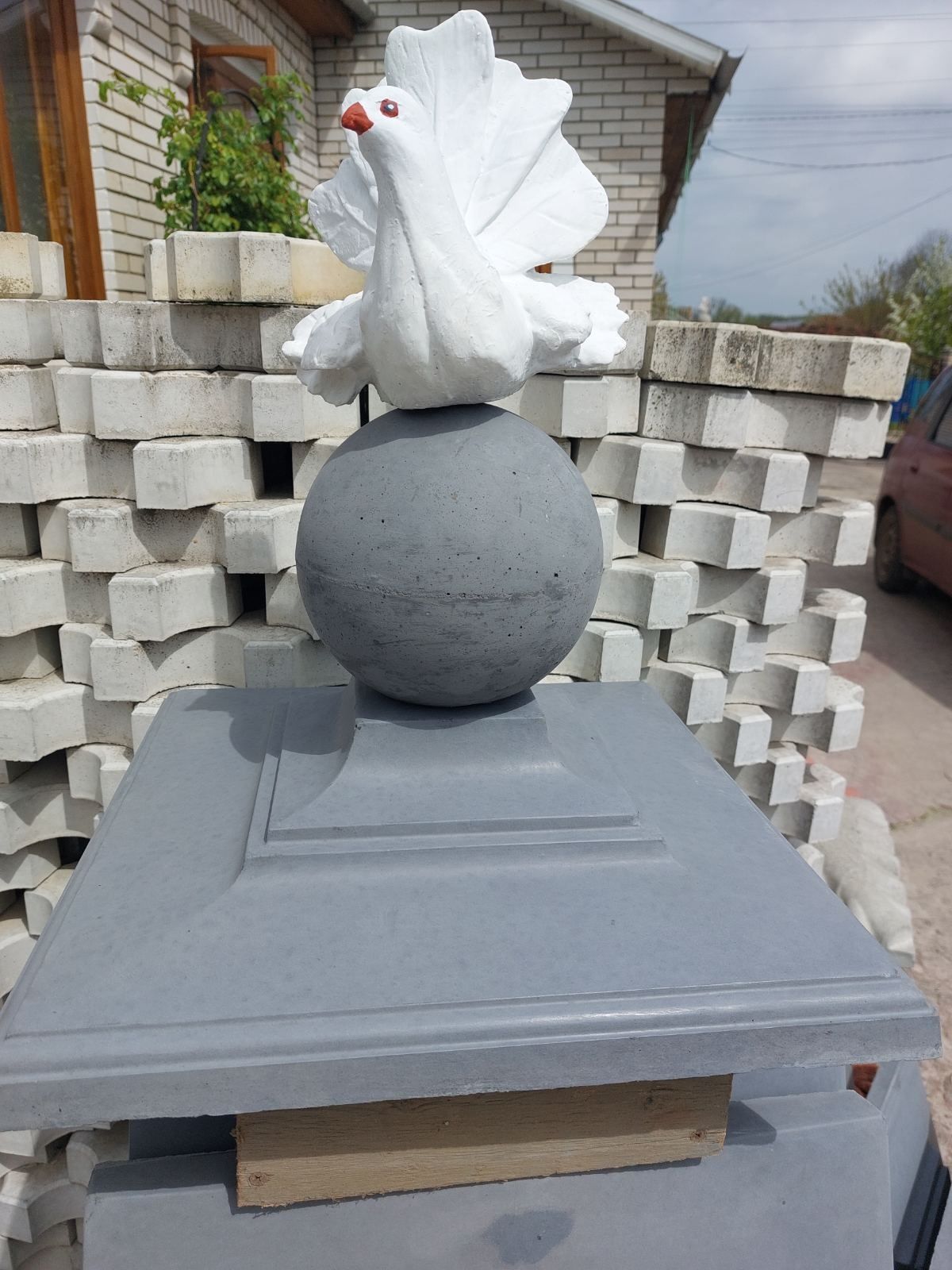 Голуб із бетона для прикраси саду  садові фігури  шар  бетонний