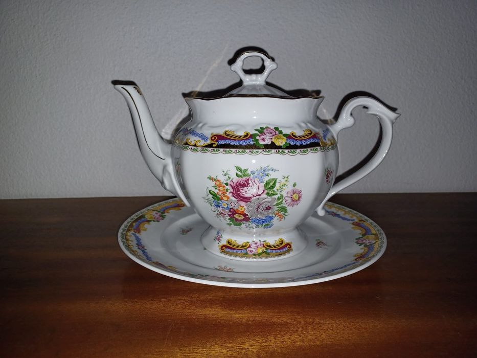 Bules de coleção em porcelana