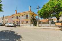 Espetacular Moradia T6 em Carcavelos, Cascais, de gaveto, num lote de