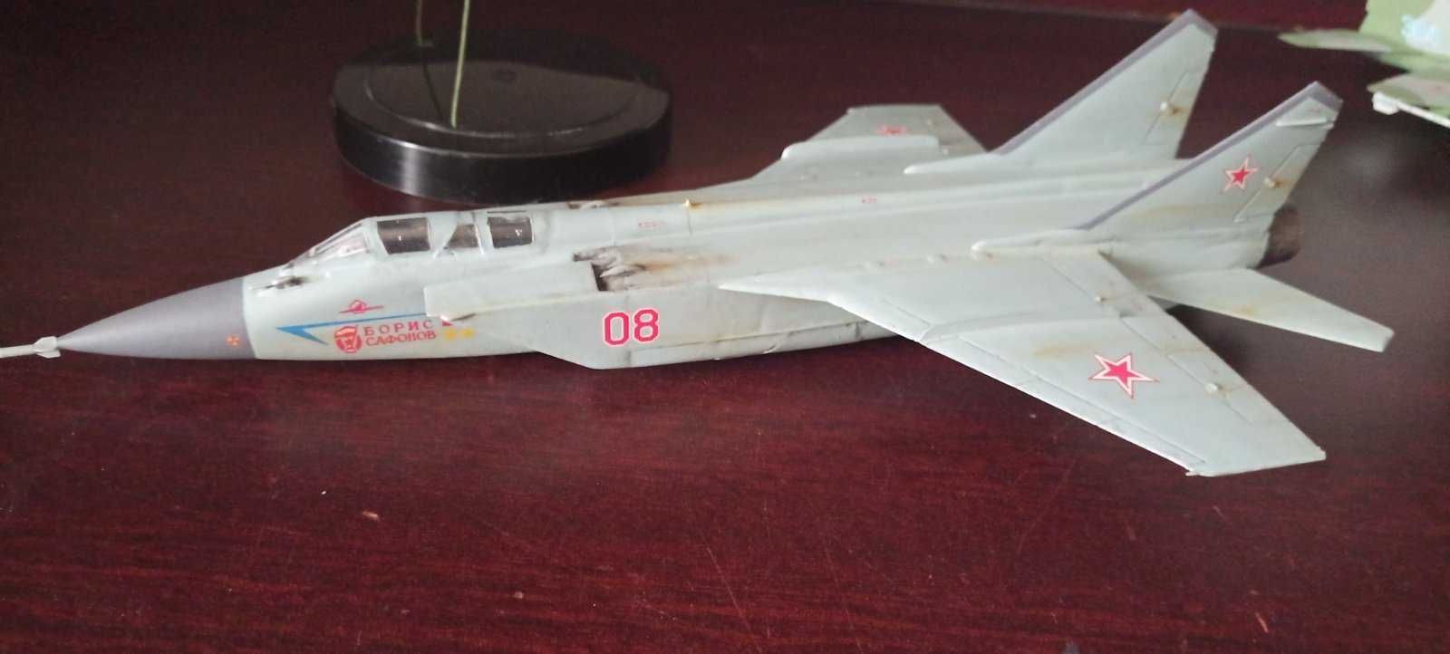 Модель самолета Миг-31 1:72 Модель самолета Миг-31 1:72