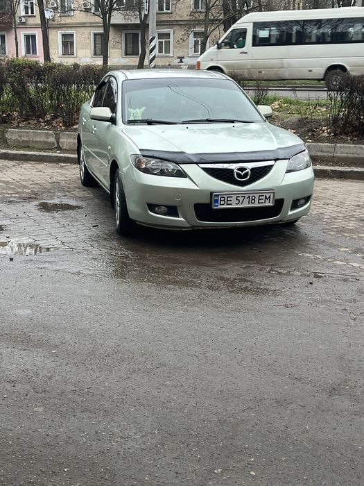 Авто Мазда 3  2008 год