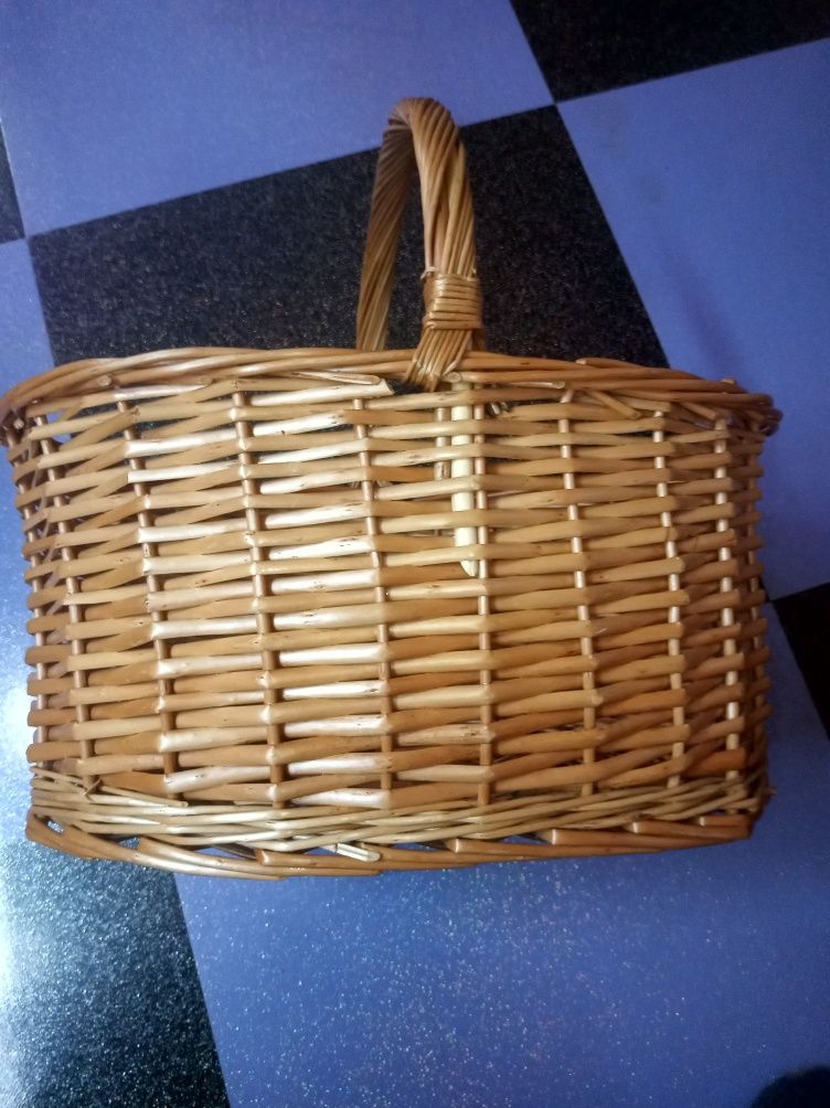 Корзина из лозы пасхальная