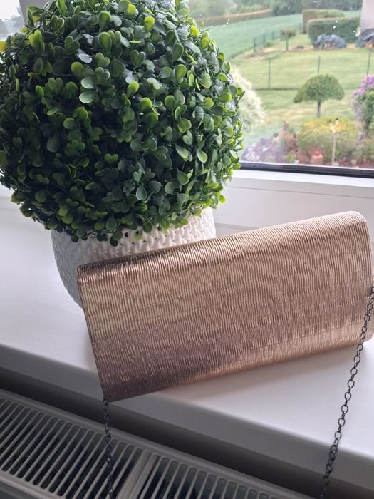 Sprzedam złotą torebkę kopertówkę