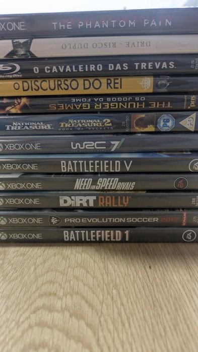 XBOX ONE X 1TB + Jogos  + Filmes BLU-RAY