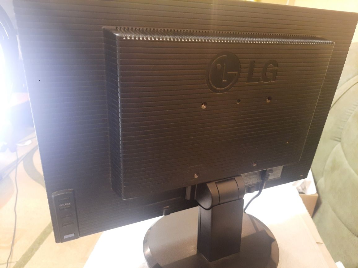 Монитор LG FLATRON L204WT-BF б/у.