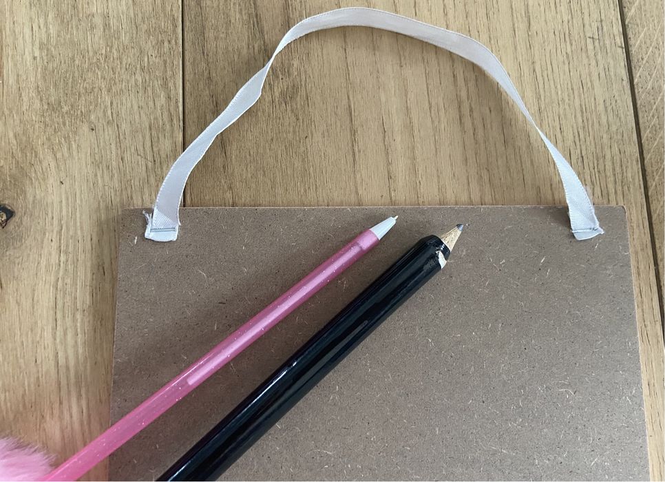 Planer-tablica zmazywalna,ozdobny dlugopis i gruby ołówek z temperówką