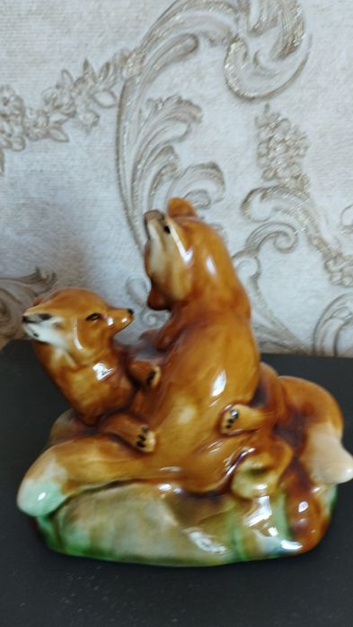 Статуэтка играющие лисички
