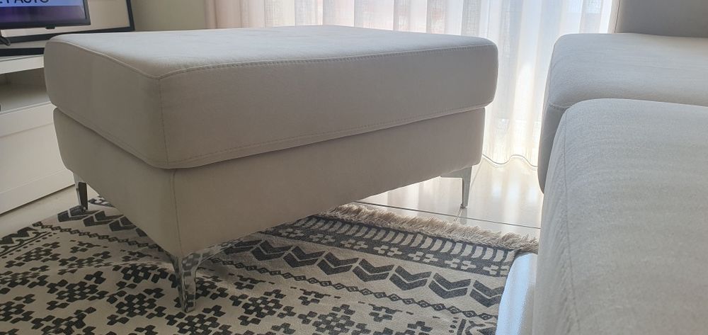 Sofá com puff convertível em chaise long #superdecor #sofasuperdecor