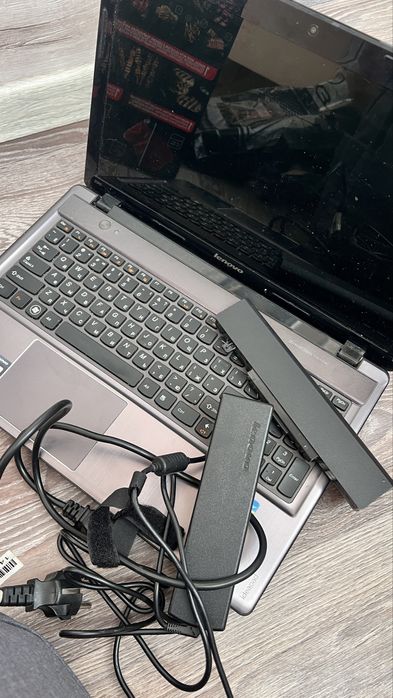 Ноутбук Lenovo. На запчасти.