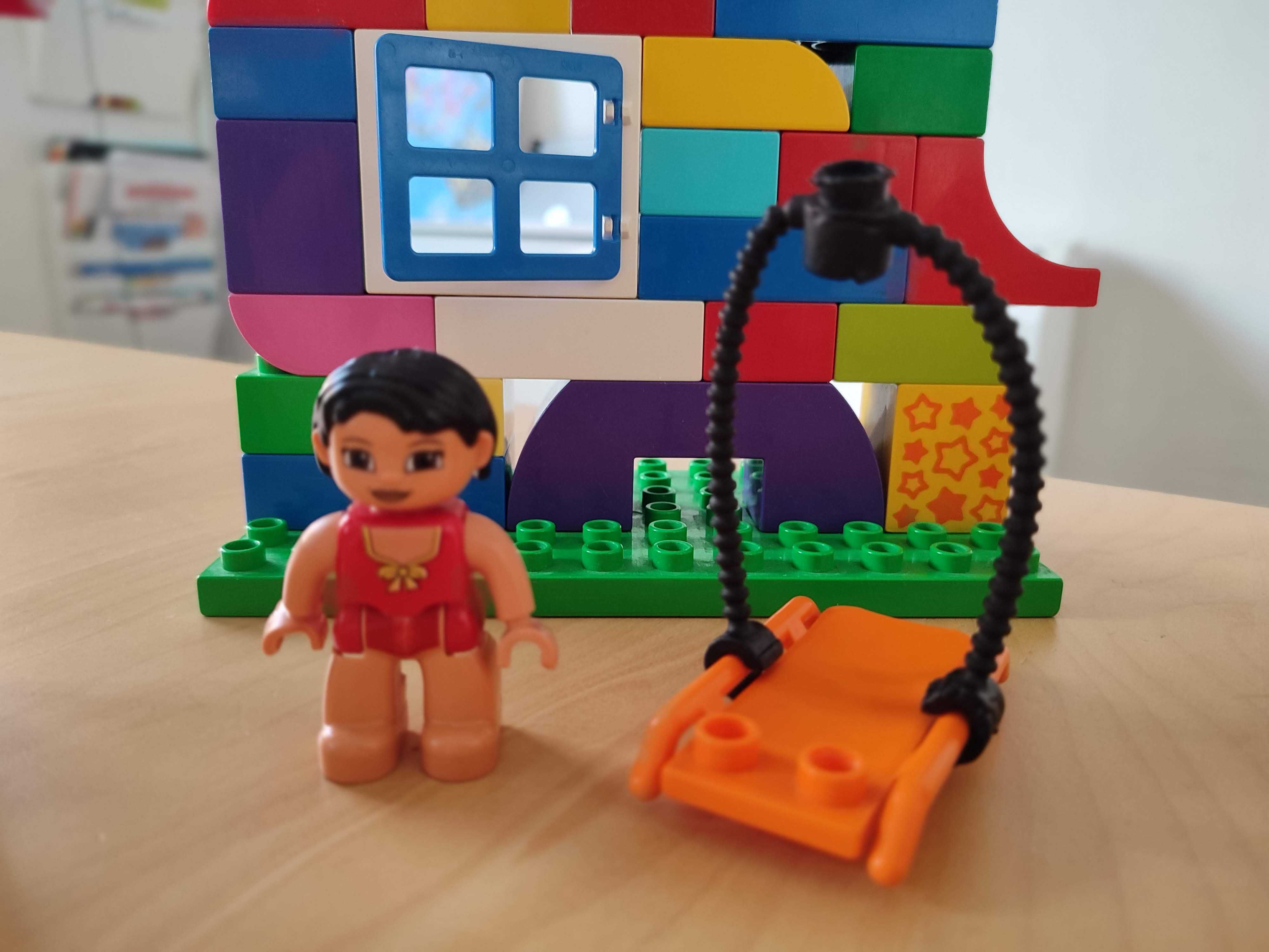 Zestaw kreatywny Lego Duplo 57 sztuk + ludzik + płytka 6x12 + nosze