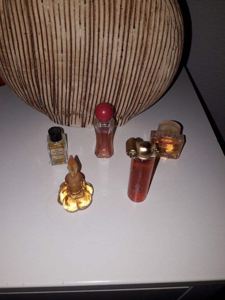 Vendo miniaturas perfumes de coleção