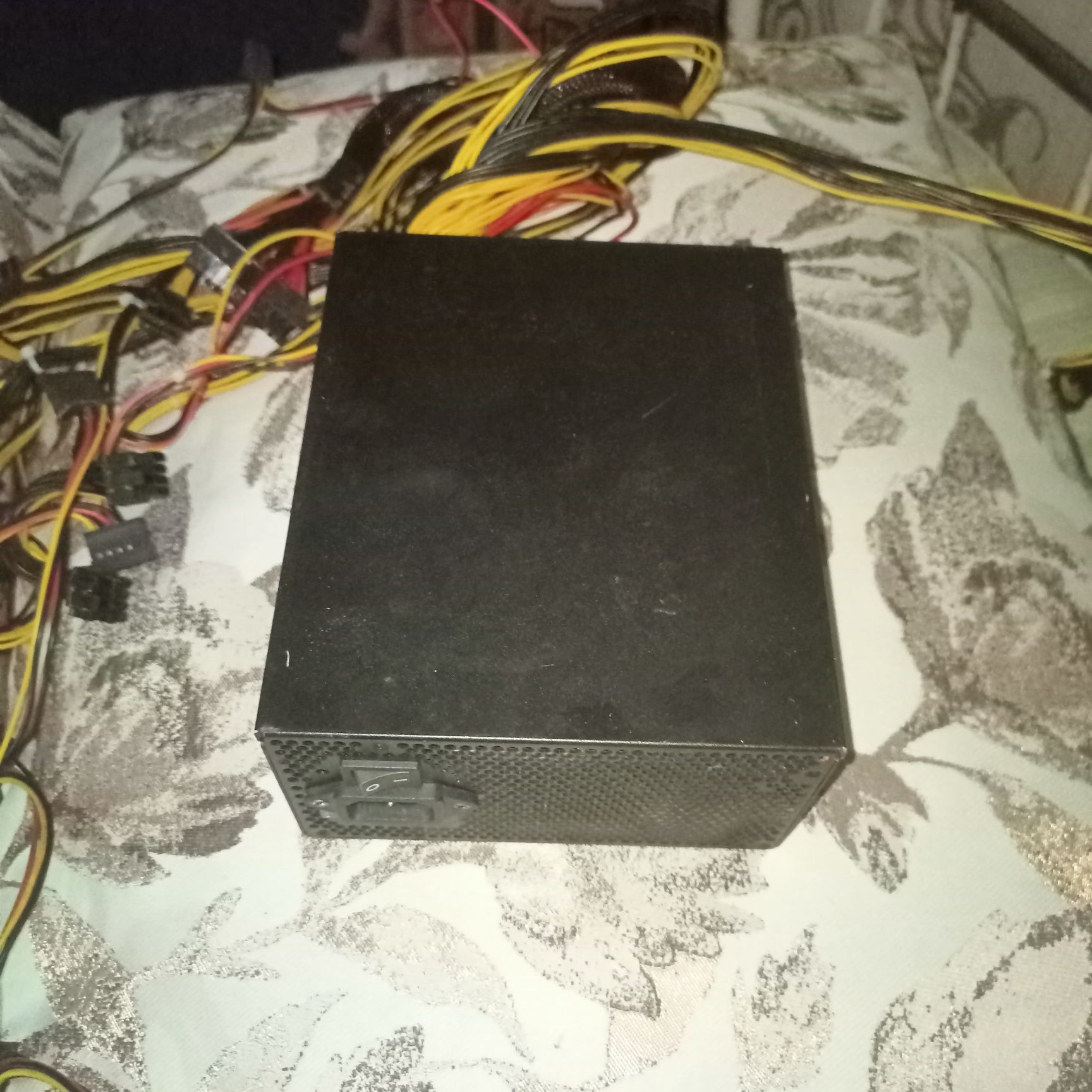 Продам нерабочий блок питания  comstar 1650w