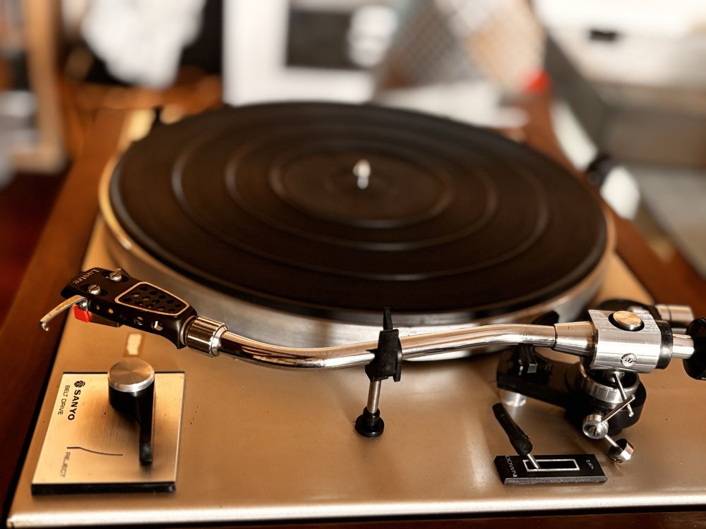 Gira-discos Sanyo TP 625