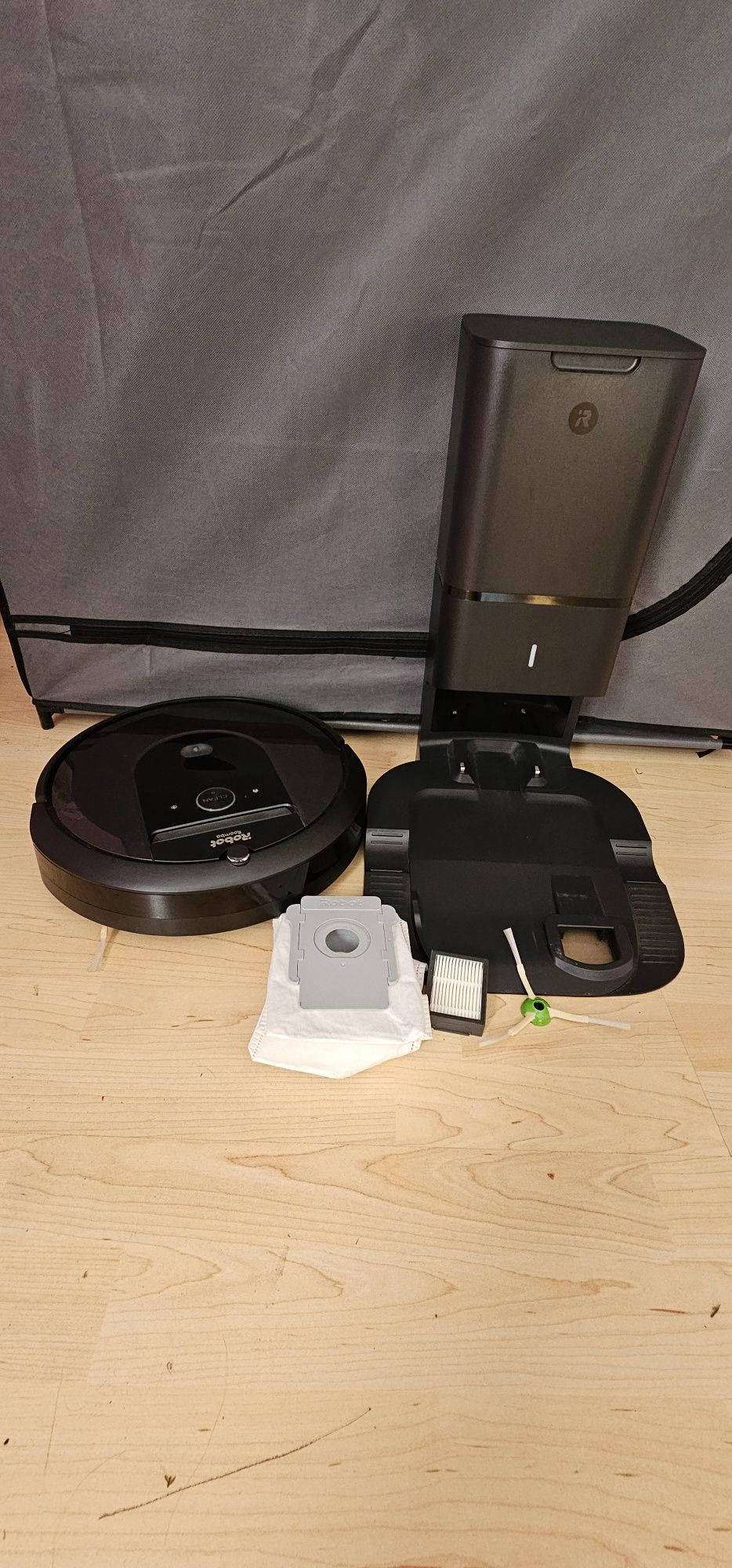Robot sprzątający iRobot Roomba i7+ Stacja oczyszczająca (I7558)