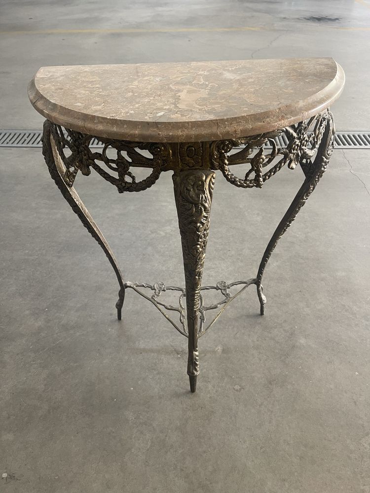 Crêdencia com pedra mármore