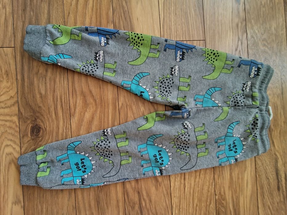 Spodnie dresowe spodnie chłopięce Cool club rozmiar 122