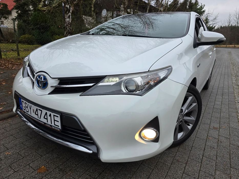 Toyota Auris 2013r.1.8 benz.+HYBRYDA, Automat,BIAŁA PERŁA, Panorama,Kamera,Serwis!