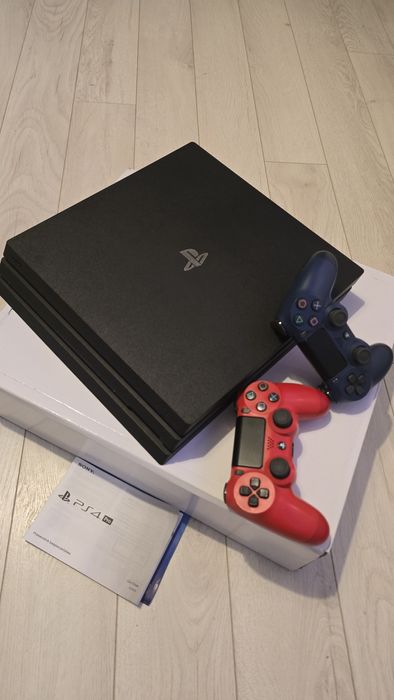 Playstation 4 PRO ( 1tb ) rev.7216b + 2 pady V2 + 1 gra