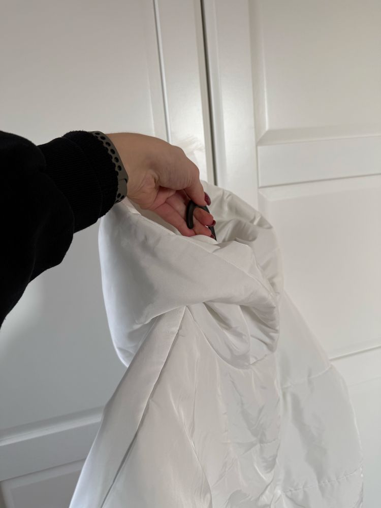 Biała kurtka z kapturem puffer jacket puchowa Stradivarius S