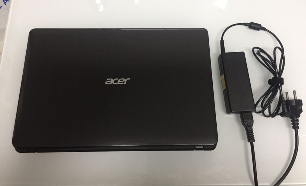 Portátil Acer Aspire E1-571G / i5 / 15.6” HD LED LCD / - como novo