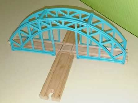 duży most turkusowy rozjazd kolejka drewniana skrzyżowanie rozbudowa