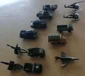 conjunto de miniaturas em metal