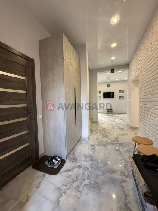 Продаж стильного таунхаусу з ремонтом у Конопниці!