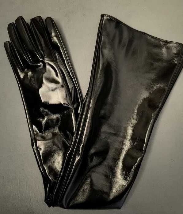 Mega długie rękawiczki czarne damskie 70 cm eko skóra lakierowana