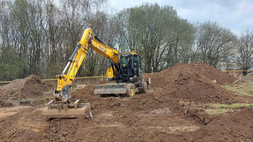 Roboty ziemne Giebułtów Kraków koparka obrotowa 17T kołowa JCB JS145W