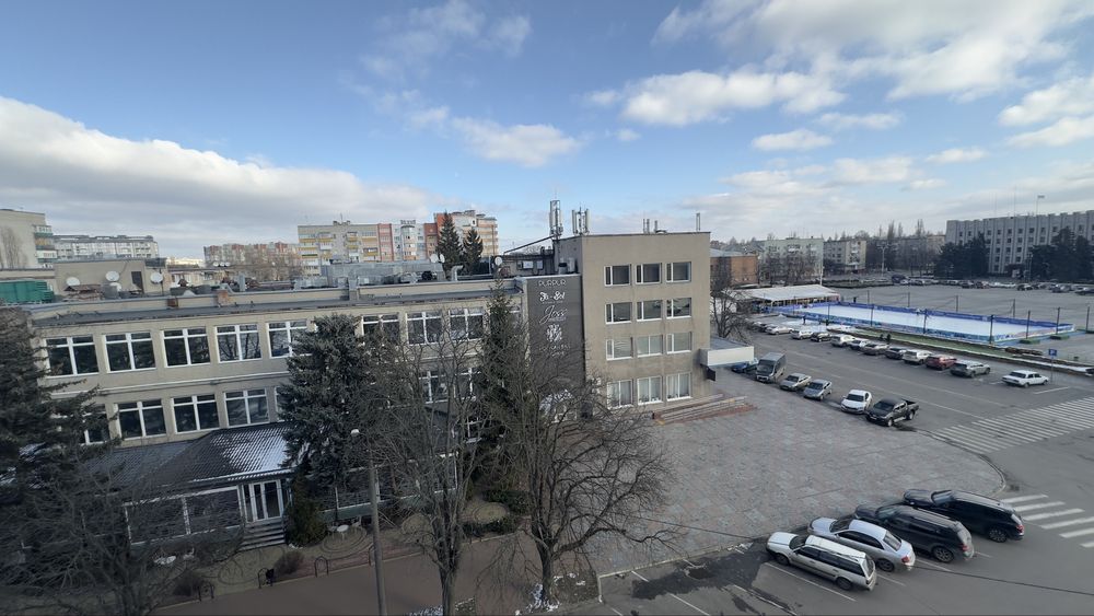 Продаж 3 кмн кв, пл. Перемоги, б.1