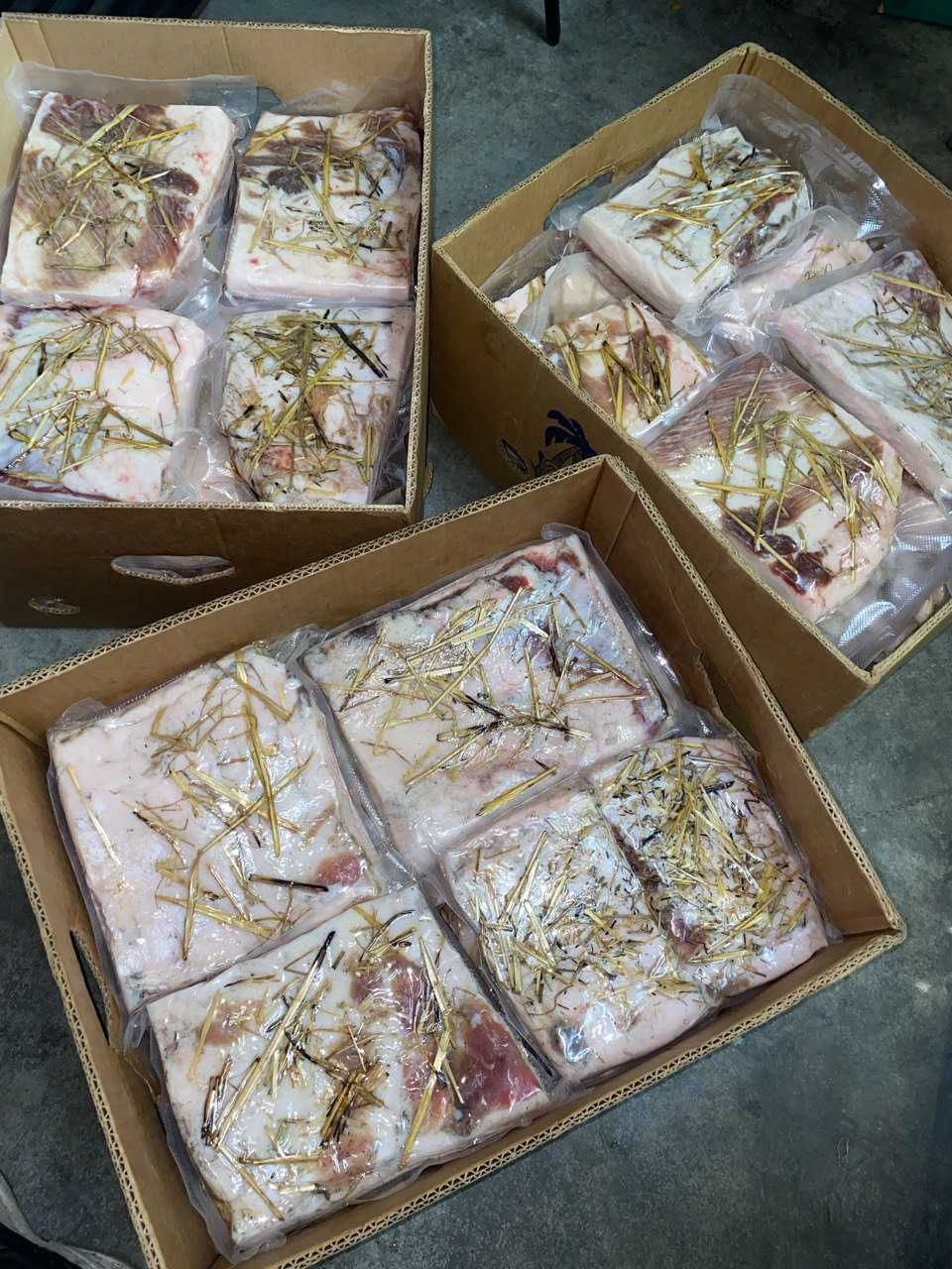 Продам сало на соломі - З СОЛОМОЮ