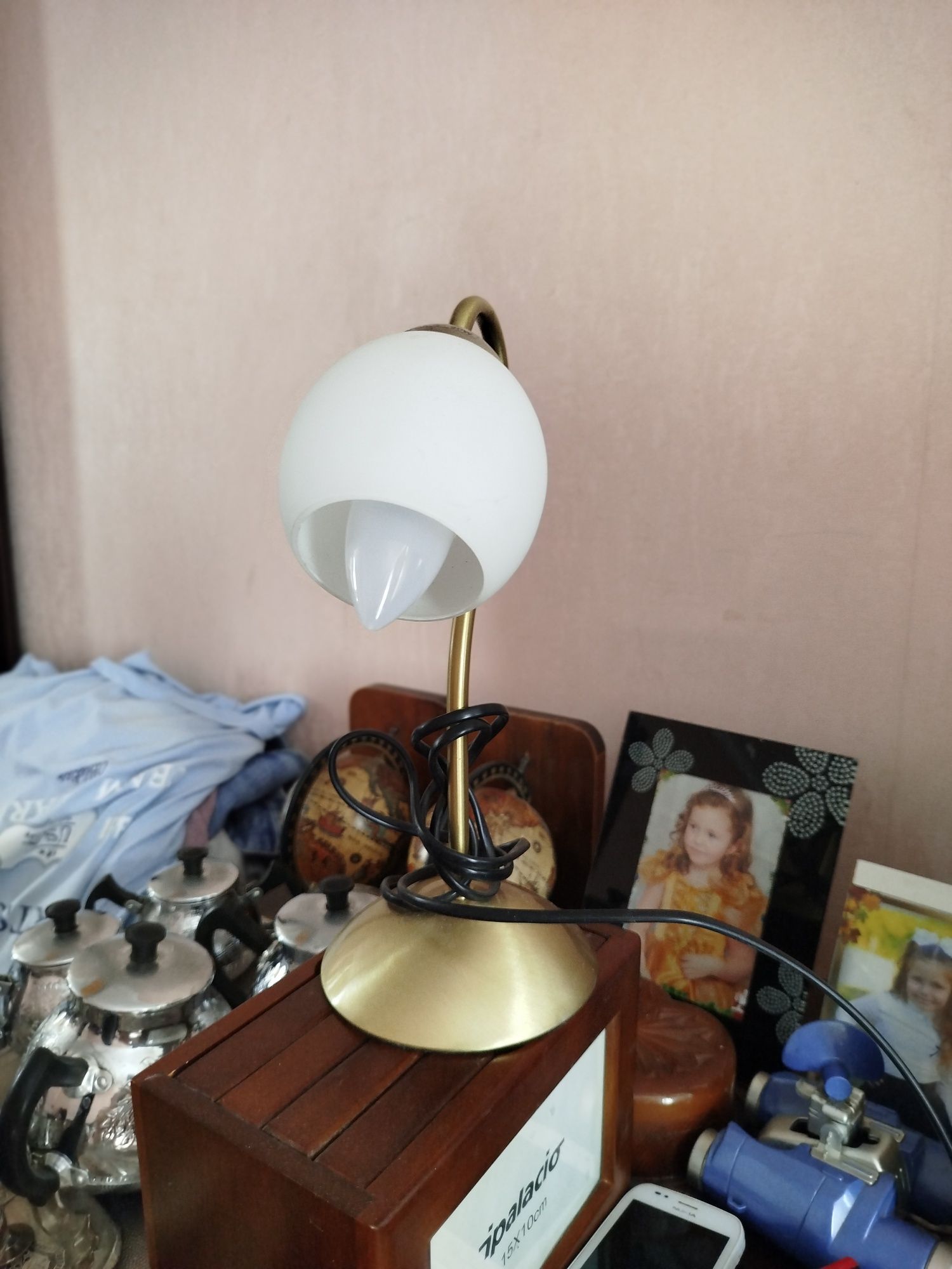 Продам настольную лампу