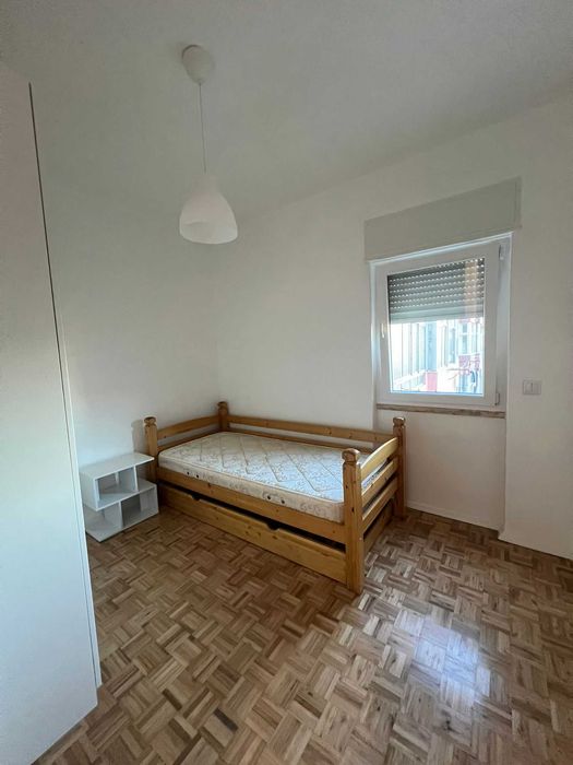 Arrenda-se apartamento T4 Laranjeiro