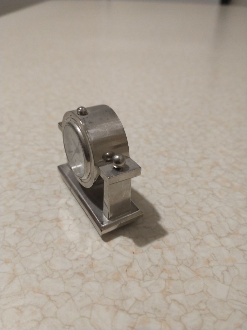 Zegar miniaturka metalowy 5 cm szerokość
